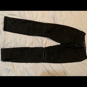 Black jeans with knee’s distressed